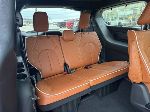 New 2026 Chrysler Pacifica Pinnacle image 32
