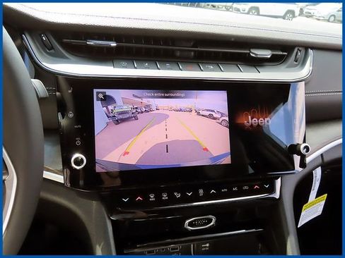 New 2026 Jeep Grand Cherokee Altitude AWD/4WD image 18
