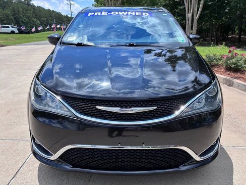 Used 2018 Chrysler Pacifica Touring Plus w/ Tire & Wheel Group FWD image 2