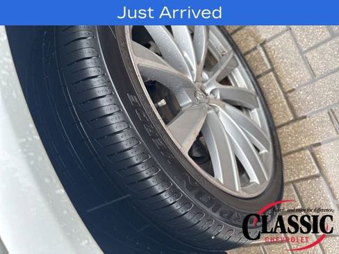 Used 2023 Volvo XC90 B6 Ultimate w/ Lounge Package image 16