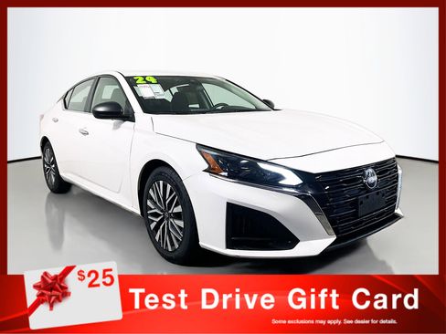 Used 2024 Nissan Altima 2.5 SV image 1