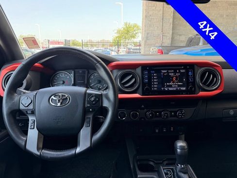 Used 2019 Toyota Tacoma TRD Sport AWD/4WD image 6