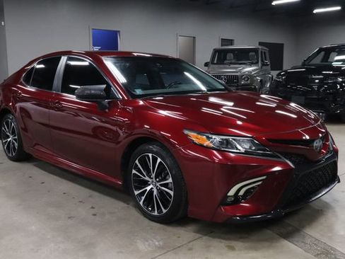 Used 2018 Toyota Camry SE FWD image 7