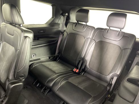 Used 2023 Jeep Grand Cherokee L Laredo image 32