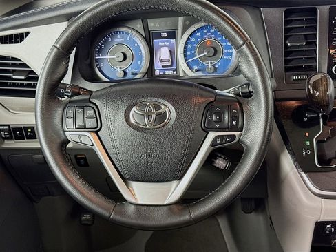 Used 2020 Toyota Sienna XLE Premium image 36