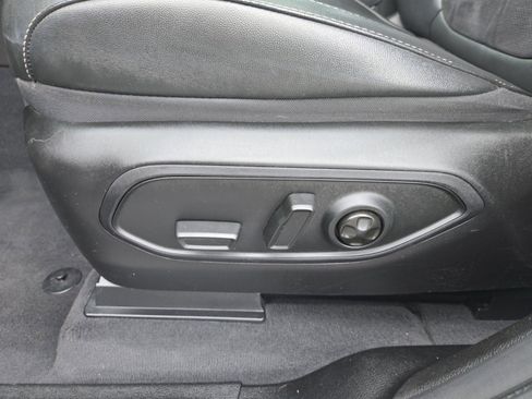 Used 2023 Jeep Grand Cherokee L Laredo image 12