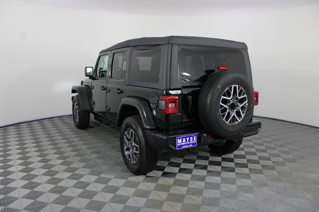 Used 2026 Jeep Wrangler Unlimited Sahara AWD/4WD image 5