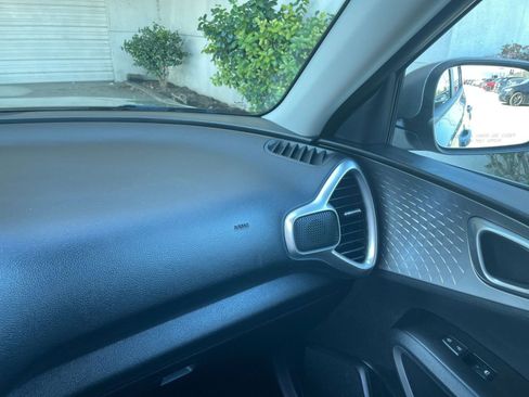 Used 2025 Kia Soul LX w/ LX Technology Package image 35