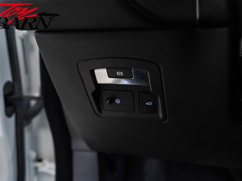 Used 2018 Land Rover Range Rover Velar R-Dynamic HSE image 31