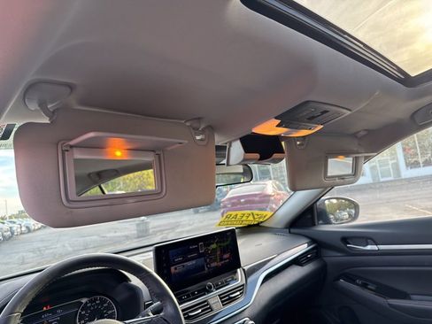 Used 2024 Nissan Altima 2.5 SR w/ SR Premium Package image 30