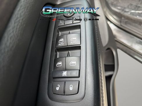 Used 2015 Jeep Grand Cherokee Altitude RWD image 15