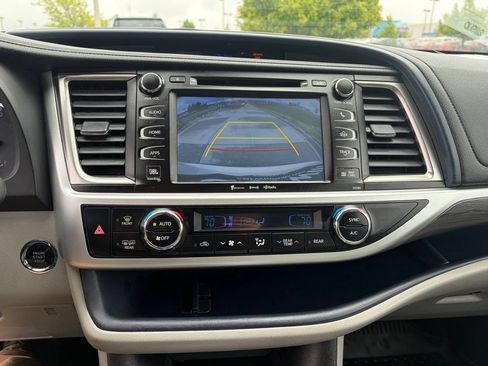 Used 2018 Toyota Highlander Limited AWD/4WD image 34