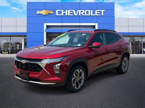 Certified 2024 Chevrolet Trax LT w/ Driver Confidence Package FWD image 2