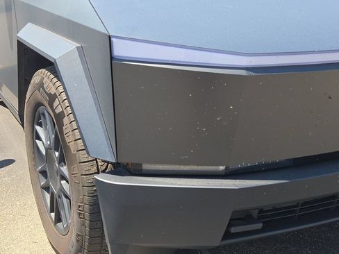 Used 2024 Tesla Cybertruck AWD Crew Cab image 4