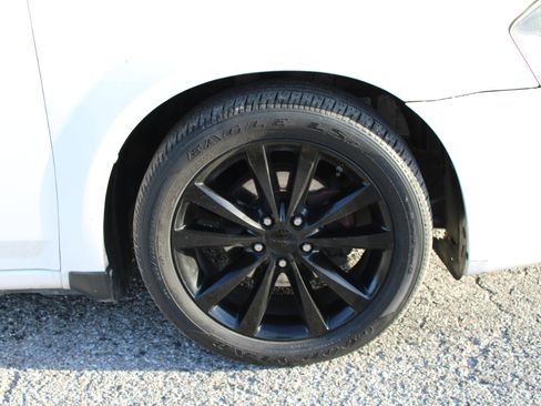 Used 2013 Dodge Avenger SE image 6