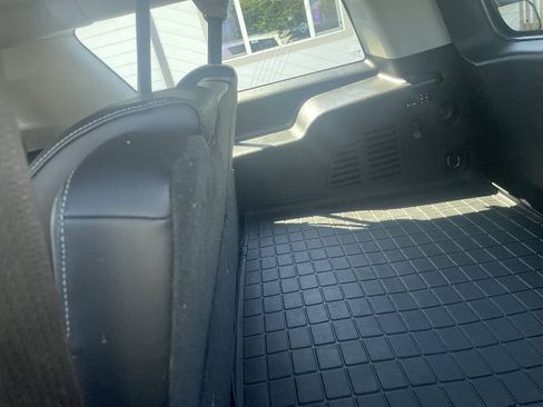 Used 2018 Chevrolet Suburban Premier AWD/4WD image 7