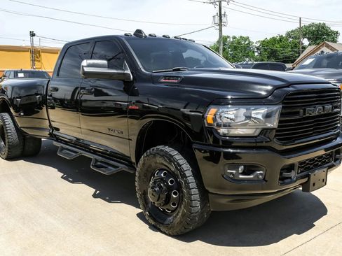Used 2021 RAM 3500 Big Horn w/ Night Edition AWD/4WD image 4
