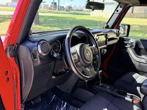 Used 2012 Jeep Wrangler Unlimited Sport image 15