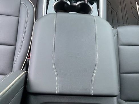 New 2026 Chevrolet Suburban Premier image 18