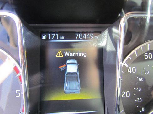 Used 2017 Nissan Titan SV image 22