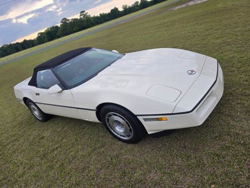 Used 1987 Chevrolet Corvette Convertible RWD image 12