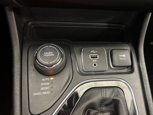 Used 2022 Jeep Cherokee Limited AWD/4WD image 25