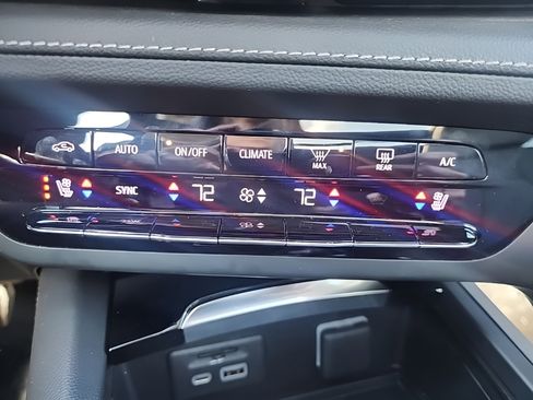 Used 2023 Buick Envision Avenir image 20