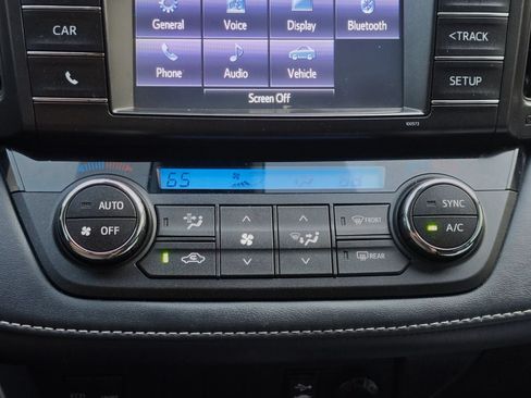 Used 2018 Toyota RAV4 XLE w/ All Weather Liner Package FWD image 25