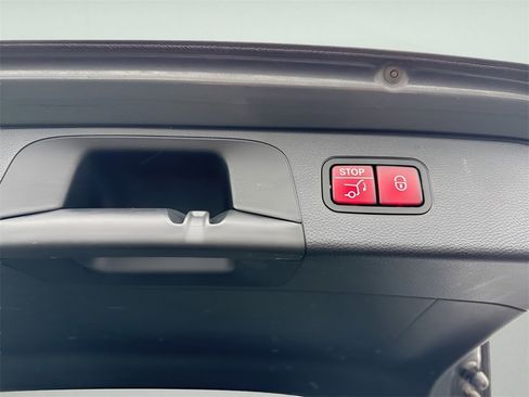 Used 2018 Mercedes-Benz GLC 300 GLC 300 image 17