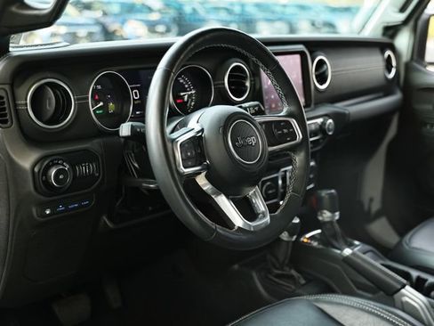 Used 2022 Jeep Wrangler Unlimited Sahara w/ Cold Weather Group AWD/4WD image 21