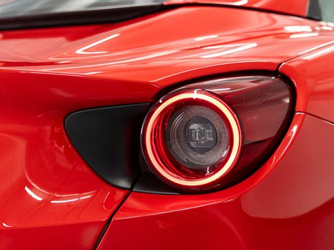 Used 2020 Ferrari Portofino RWD image 26