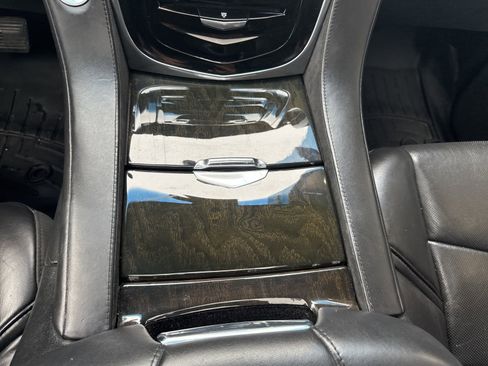 Used 2017 Cadillac Escalade ESV Platinum image 31