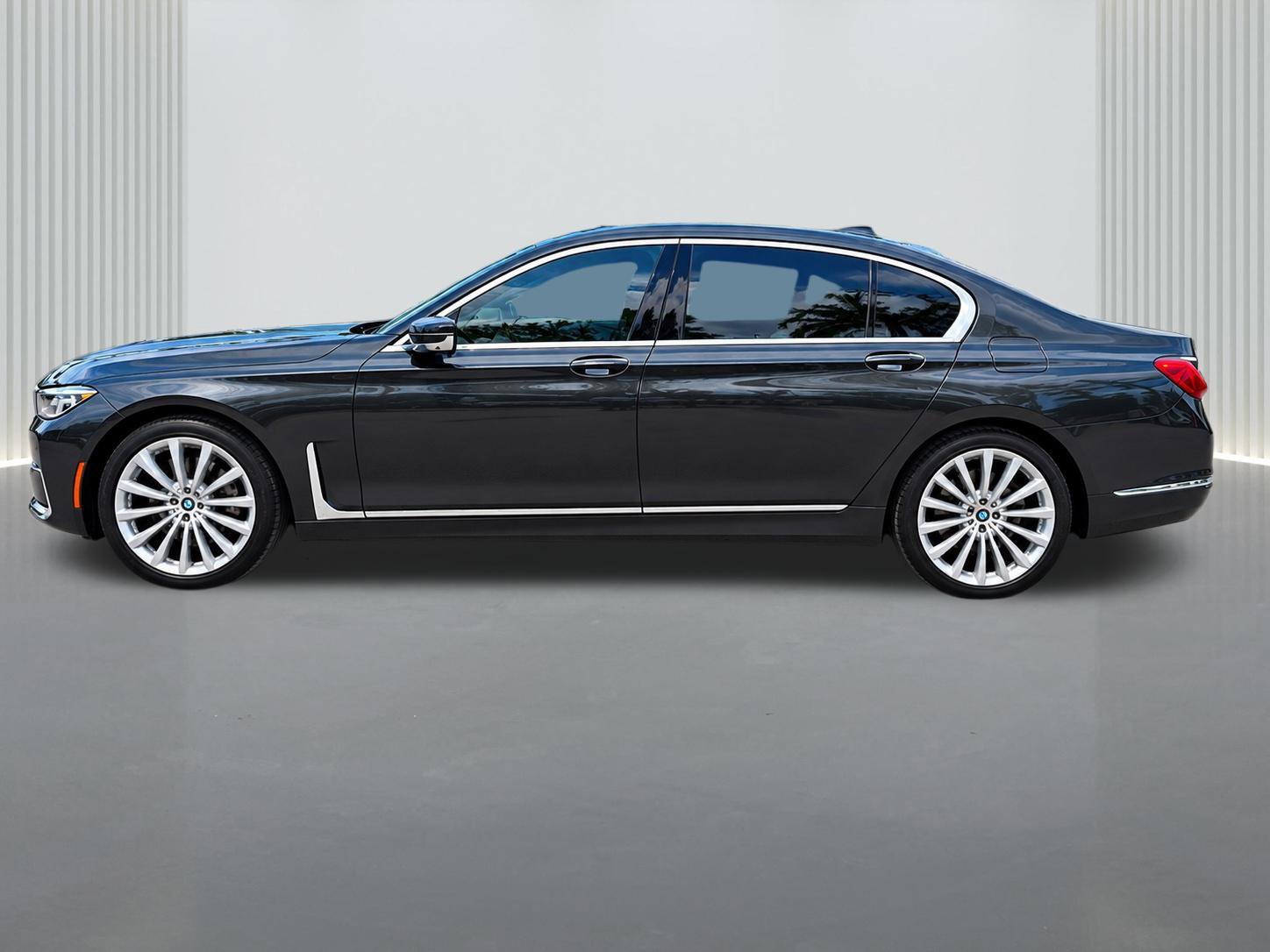 Used 2022 BMW 740i xDrive AWD/4WD image 2