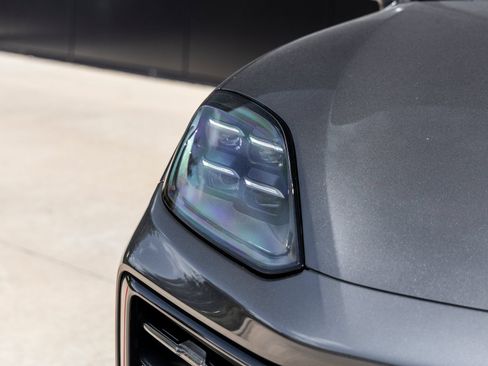 Certified 2025 Porsche Cayenne S AWD/4WD image 19