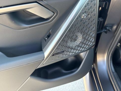 Used 2025 BMW M5 w/ Carbon Package image 17