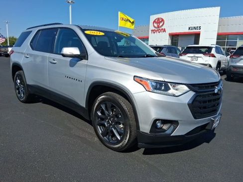 Used 2021 Chevrolet Traverse RS image 2