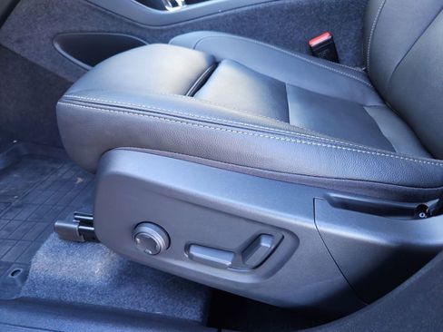 Used 2024 Volvo XC40 B5 Plus w/ Climate Package image 22