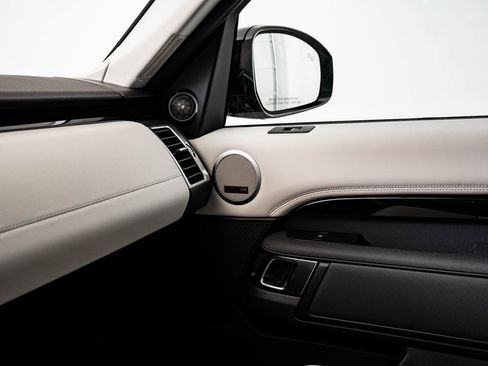 New 2026 Land Rover Discovery S image 43