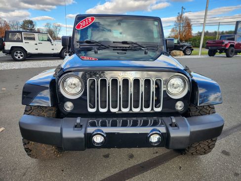 Used 2018 Jeep Wrangler Unlimited Sahara AWD/4WD image 21