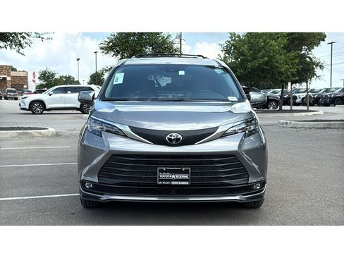 New 2026 Toyota Sienna XLE FWD image 2