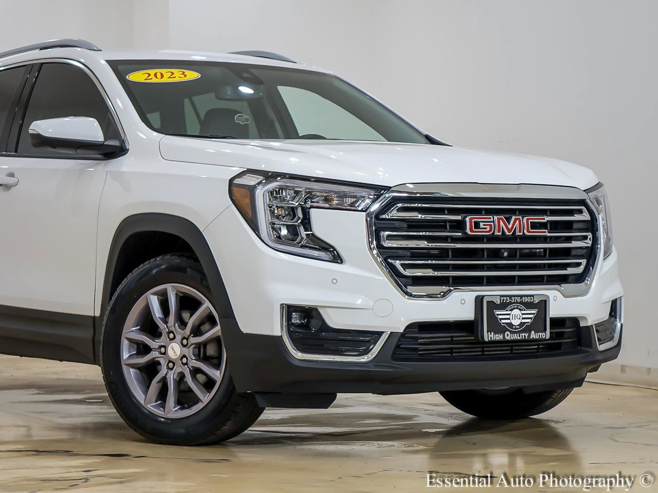 Used 2023 GMC Terrain SLT w/ Tech Package AWD/4WD image 2