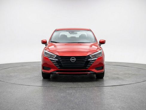 Used 2025 Nissan Versa SV image 2