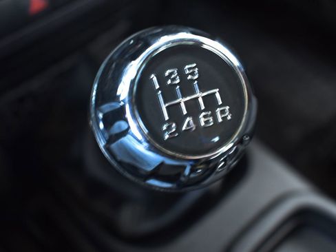 Used 2015 Jeep Wrangler Sport AWD/4WD image 7