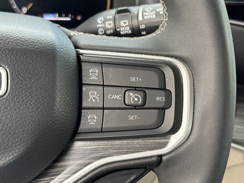 Used 2024 Jeep Wagoneer Series II w/ Flexible Seating Group image 29