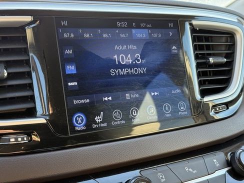 Certified 2017 Chrysler Pacifica Touring-L image 22