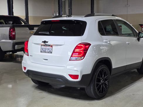 Used 2022 Chevrolet Trax LT w/ Sport Edition FWD image 11