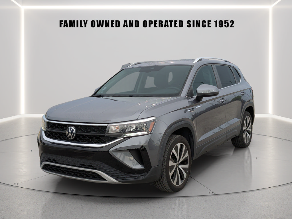 Certified 2023 Volkswagen Taos SE w/ Panoramic Sunroof Package FWD image 2