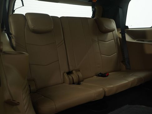 Used 2019 Cadillac Escalade Platinum AWD/4WD image 18