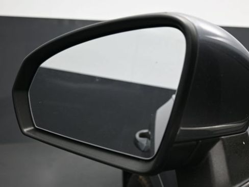 Used 2022 Volkswagen Taos SE FWD image 11
