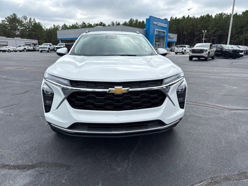 New 2025 Chevrolet Trax LT w/ Driver Confidence Package image 8